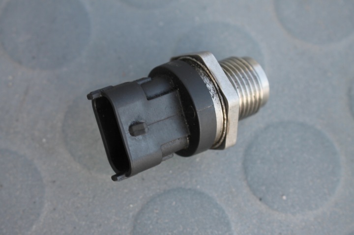 фото №13, Bosch датчик тиск. пального nissan primastar 2,0dci
