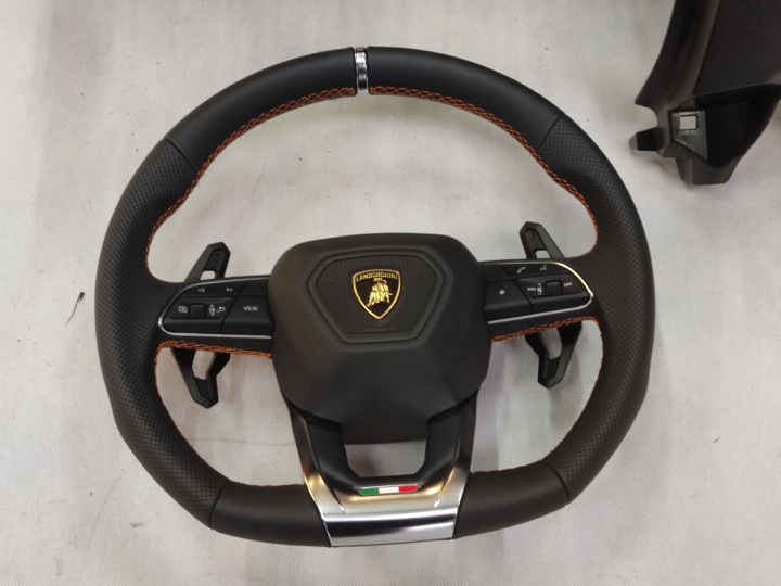 фото №12, Lamborghini urus 2018- консоль капот подушка руль кожа 4ml857067