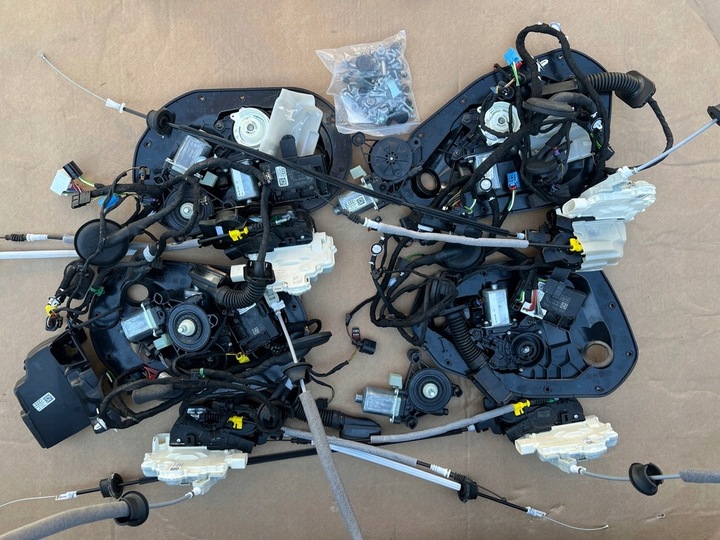 фото №1, Audi q7 sq7 4m рестайлінг 2020-... натягувачі двері доводчик комплект монтаж 15 km