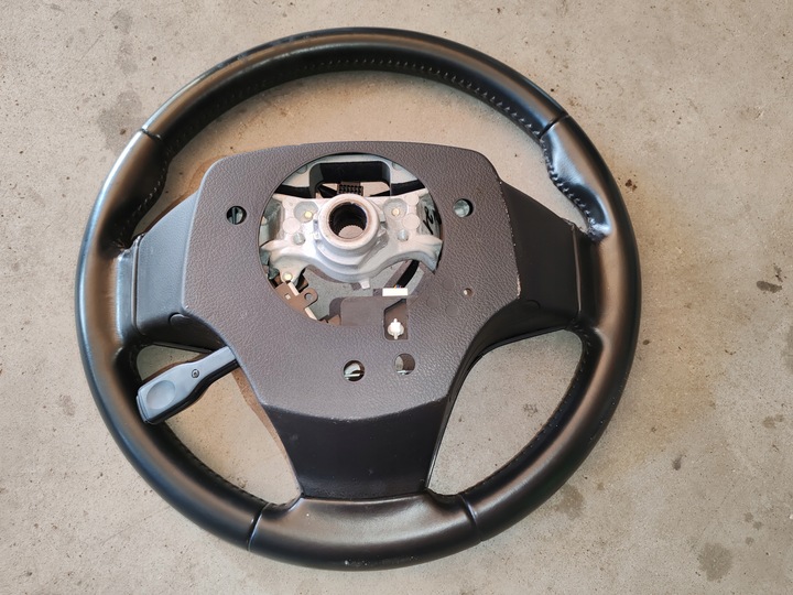 фото №14, Руль кожаный красивая t27 рестайлинг avensis t29 15-