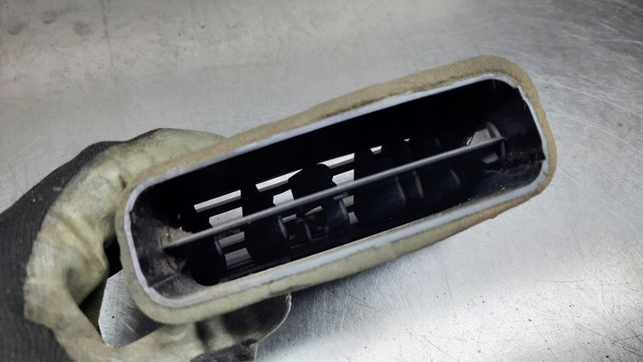 фото №7, Решітка повітропровід права 6910732 bmw e61 03-07r 2.0d