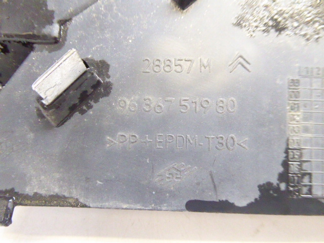 фото №6, C5 i 01r- решітка решітка радіатора бампера перед hb 5d