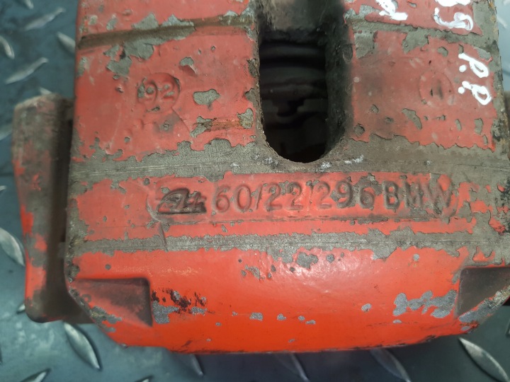 фото №7, Суппорт тормозной ate правое перед скоба тормозные колодки kpl bmw e39 525d m57