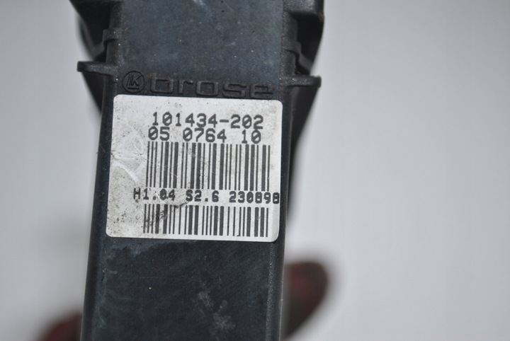 фото №5, Двигунчик скла праві перед vw golf iv 29 pin 101434-202