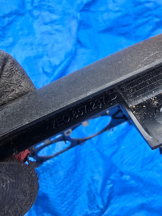 фото №5, Vw t5 рестайлинг рамка средняя консоли 7e0857237d