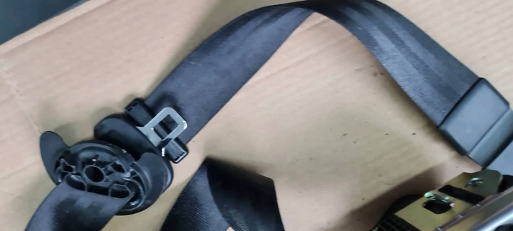 фото №8, A4 b9 8w pas безопасности левый перед 8w0857705 v04 a5 8w