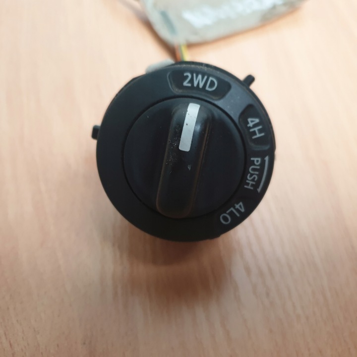 фото №11, Кнопка переключатель блокировка сидений navara d40 08r