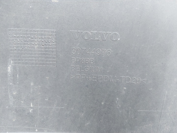 фото №11, Volvo v50 рестайлінг 11r бампер перед 30744976 комплектний
