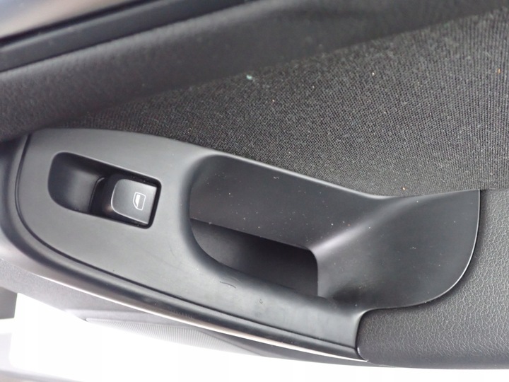 фото №10, Оббивка боковина двері праві зад audi a5 8t 8t8867306 європа