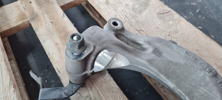 фото №10, Sq8 4m rsq8 q8 кріплення тримач widelec амортизатора праві 4m0413038h sq7