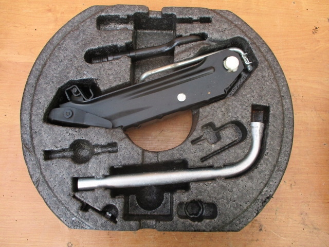 фото №5, Skoda octavia iii вкладка багажника органайзер домкрат ключ 5e0012115j новий