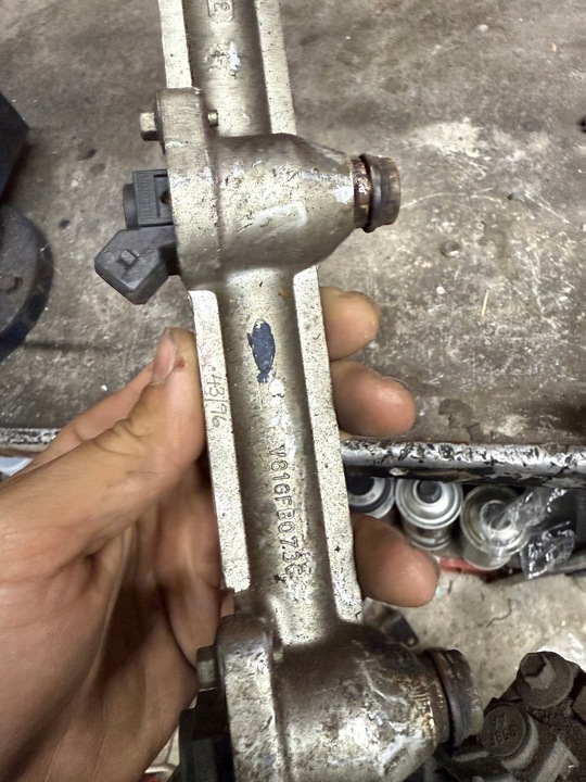 фото №3, Комплектна планка вприскувальний форсунки ford scorpio 2.9 v6 cosworth v81dfb0737