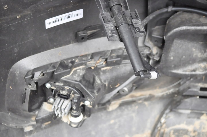 фото №11, Volvo xc40 бампер перед переднє комплектний w кольорі 727