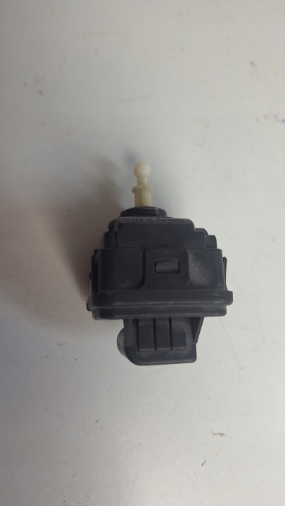 фото №8, Vw audi a3 8l двигунчик регулювання лампи 8l0941295