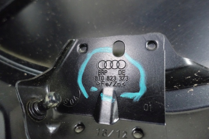 фото №12, Audi a4 b8 рестайлинг 2011- крышка капот двигателя 8t0823373