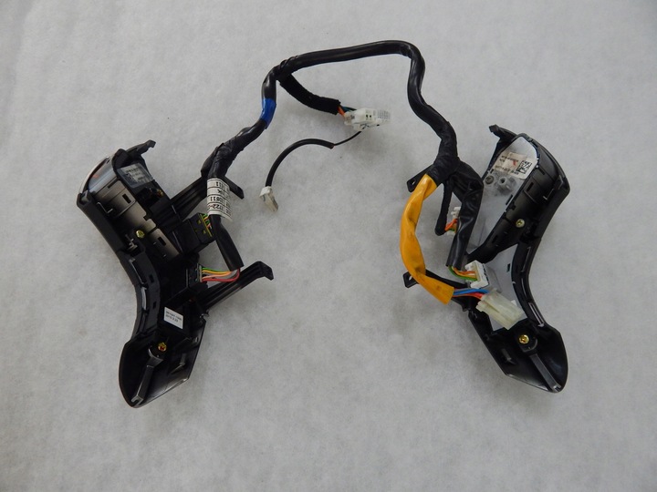 фото №9, Hyundai i30 ii - круїз-контроль мультифункція кнопки кермо podgrzewanej