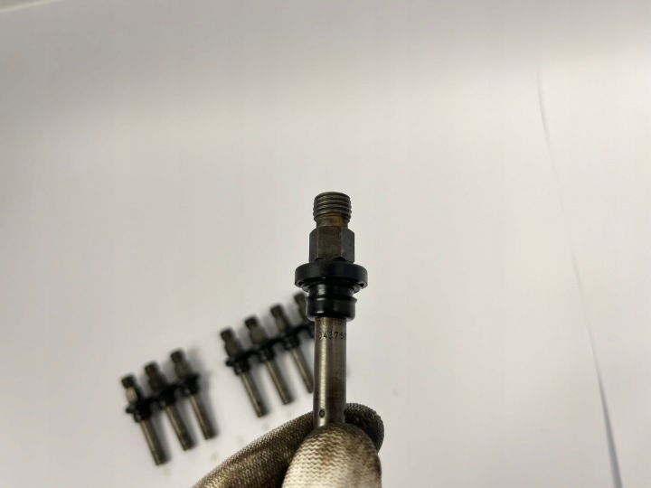 фото №9, Форсунки топлива kpl 8штуки mercedes r107 w126 380 v8 0437502010 bosch