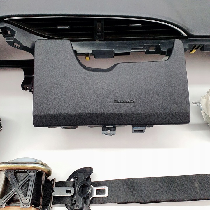 фото №6, Yaris iii панель консоль подушки ремни подушка безопасности