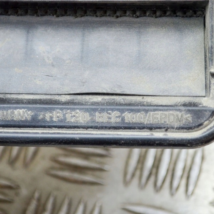 фото №7, Bmw 3 f30 f35 f31 2016 решётка вентиляционная pod бампером задний