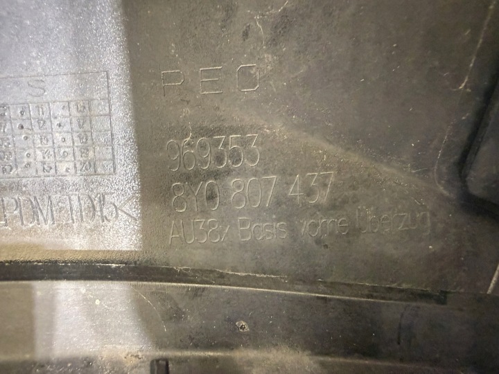 фото №15, Audi a3 8y бампер перед передний pdc. распылитель. 20-24 ly9b 8y0807437