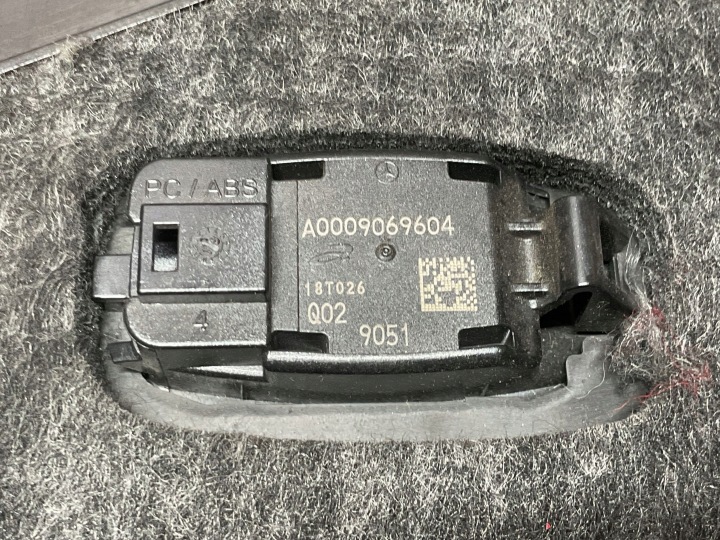 фото №11, Защита заглушка пластик панели консоли нижняя mercedes w213 a2136805206