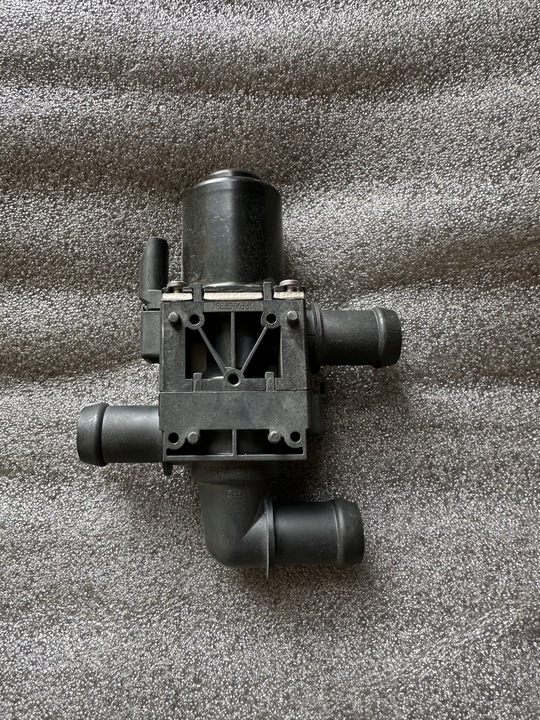 фото №1, Range rover velar l560 помпа води рідини вебасто 1147412207....