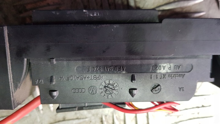 фото №3, Audi a8 d3 коробка предохранителей 4f0941824f