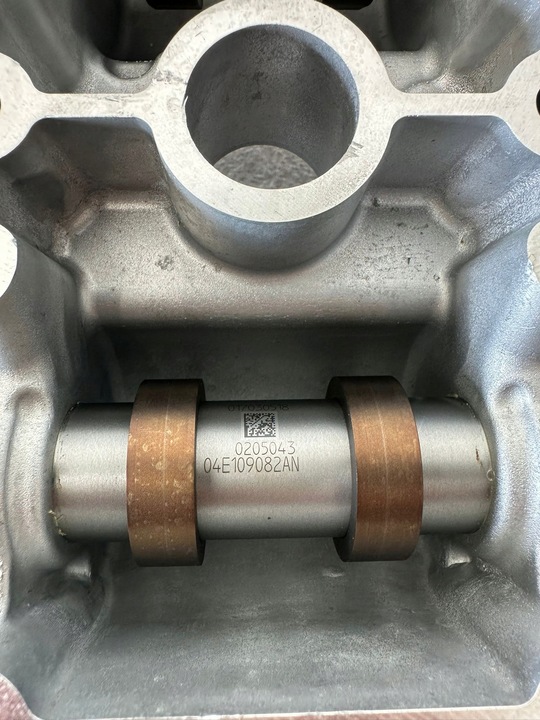 фото №7, Крышка головки з распредвалы audi a4 a5 1.4 tfsi 04e103469bc 04e103479ae