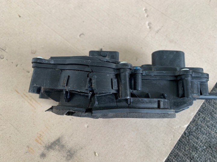 фото №14, Ford mustang mach-e rwd 2021r 75.7 kwh замок дверь правые перед оригинал