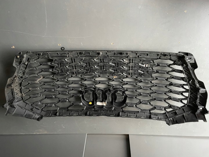 фото №8, Решётка радиатора audi q3 83f s-line чёрный 83f853651 оригинал чёрный