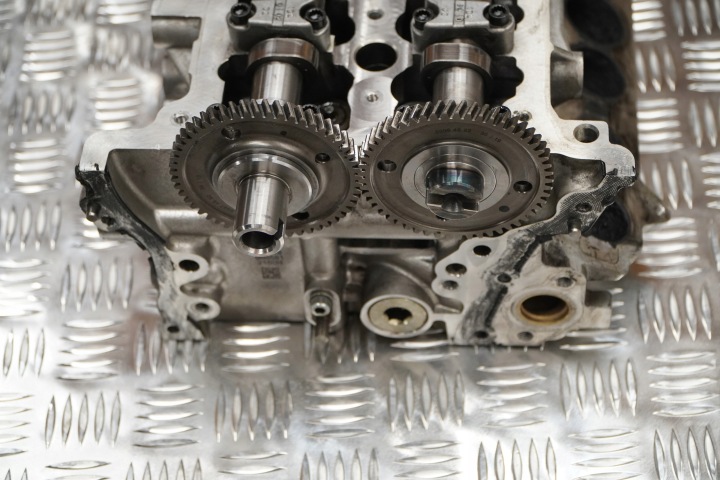 фото №8, Головка двигателя правая 90352084g левая 90352085g vm63d 3.0d jeep maserati
