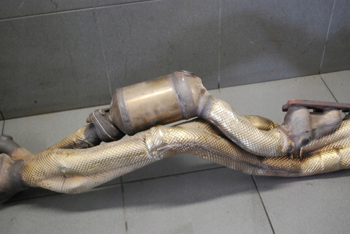 фото №9, Катализатор правые audi s8 d3 5.2 fsi 4f0131701de