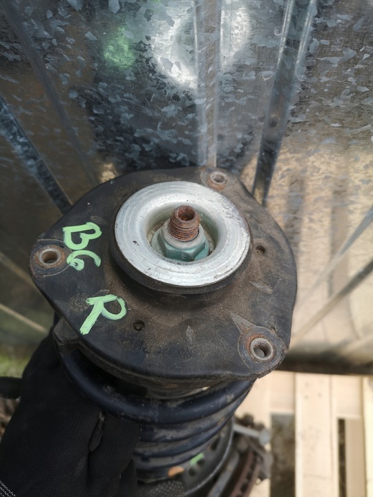 фото №8, Passat b6 mcperson поворотна опора права перед 2.0 1.9