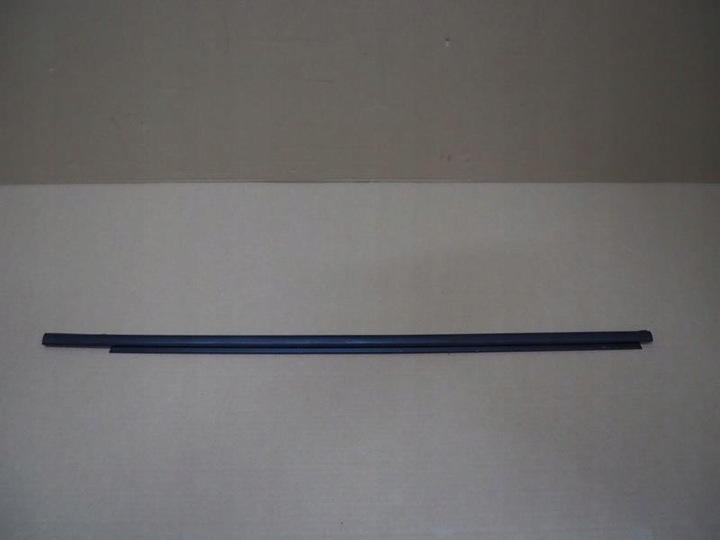 фото №1, Планка накладка двері ущільнювач скла лівий перед ford ka plus