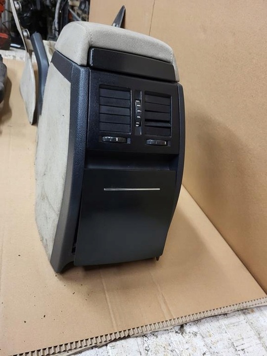 фото №12, Skoda octavia ii 04-08r hb подлокотник туннель бардачок комплектный светлый beż