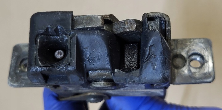 фото №12, Замок задньої кришки багажника зад штекер bmw 5 e34 sedan оригінальний номер