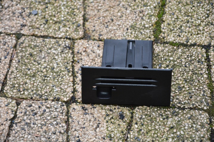 фото №1, Бардачок na карты vw passat b8 5g0858373a