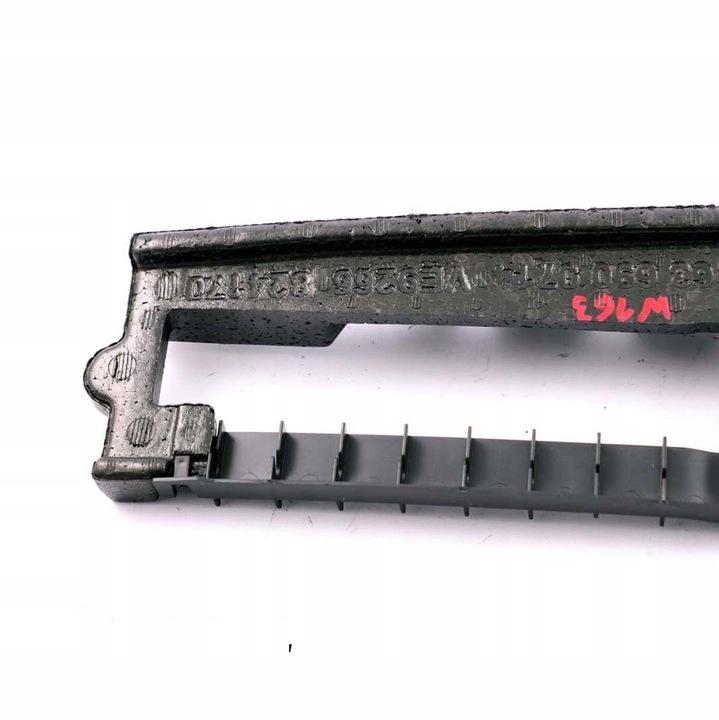 фото №11, Mercedes ml w163 левый держатель ремня безопасности