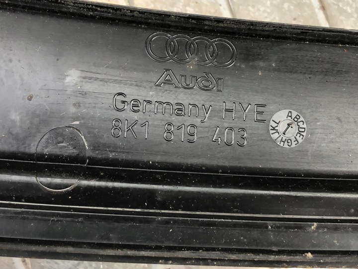 фото №11, Панель під лобовим склом audi a4 b8 8k1819403 європа