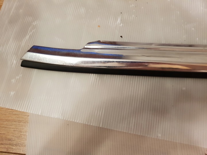 фото №9, Планка хромированная стёкла дверь левая mercedes w123 купе