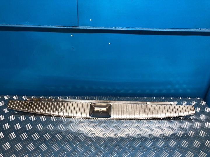 фото №1, Mercedes w212 универсал защита ремня заднего планка