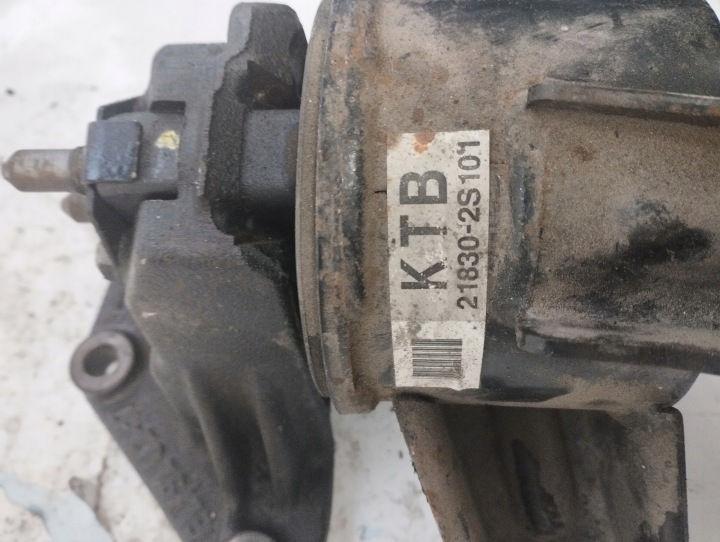фото №8, Hyundai ix35 1.7crdi кронштейн коробки коробка передач ліва 21830-2s101