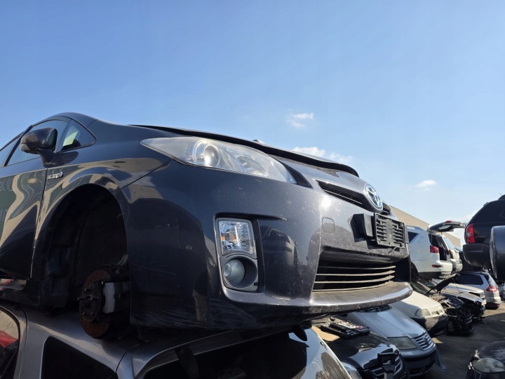 фото №11, Toyota prius iii 8v1 1.8 гибрид фара правая правое перед европа