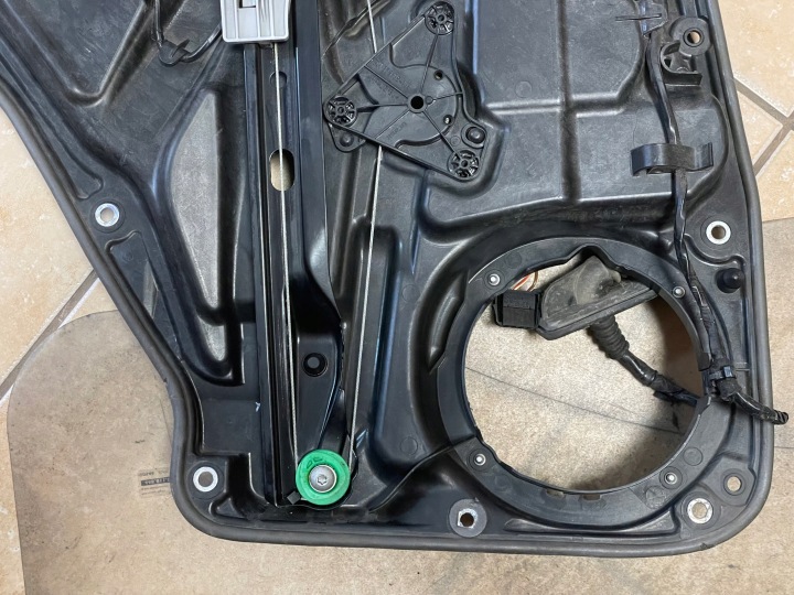 фото №8, Vw tiguan 5n подъемник стекла зад правое 5n0839730p