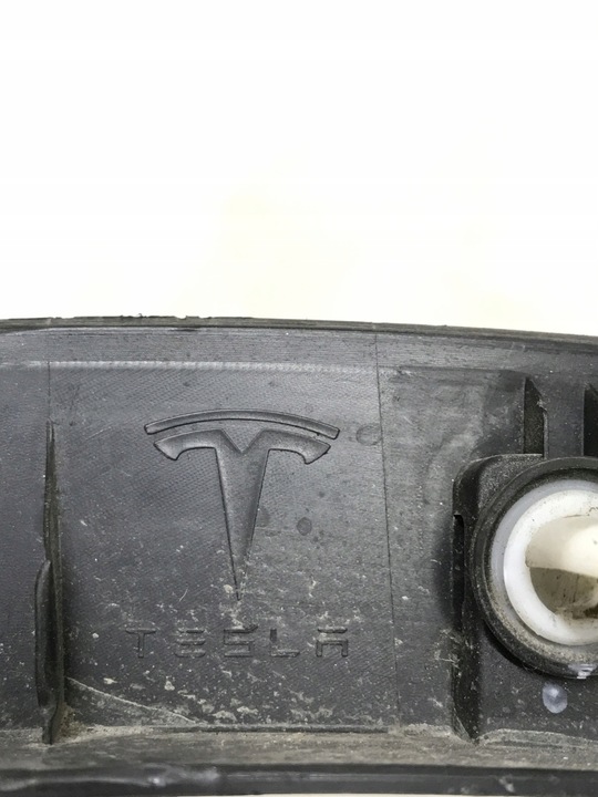 фото №9, Tesla y планка na крыло правая задняя 1683862-00-a