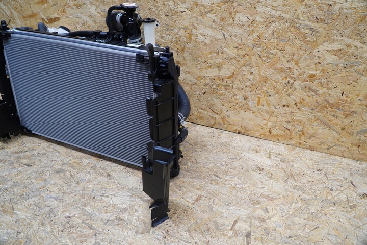 фото №3, Радіаторів радіатор вентилятор 422136-7682 lexus lbx нове 0km 24r оригінал