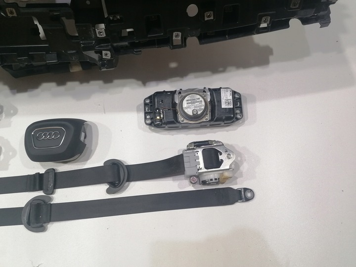 фото №7, Audi q8 4m8 панель консоль подушка безпеки подушки ремені