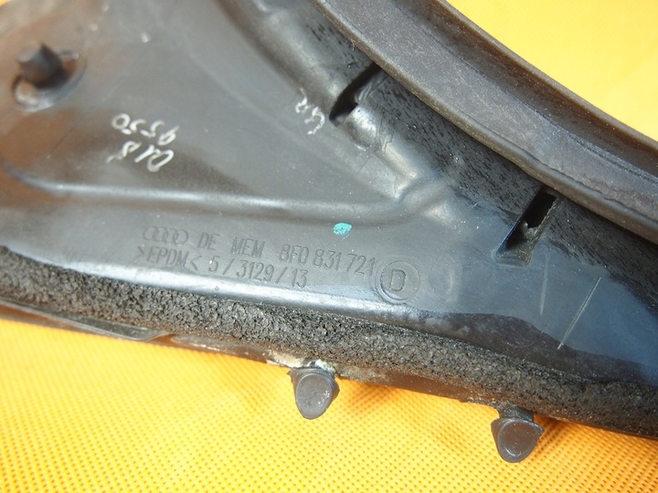 фото №8, Audi s5 a5 8t cabrio прокладка двері lh 8f0831707b