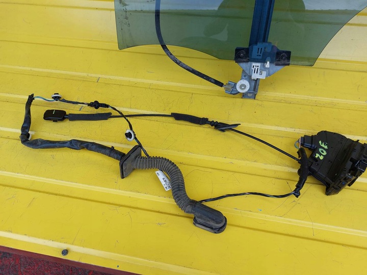 фото №3, Renault zoe скло лівий зад 15r підйомник ручний