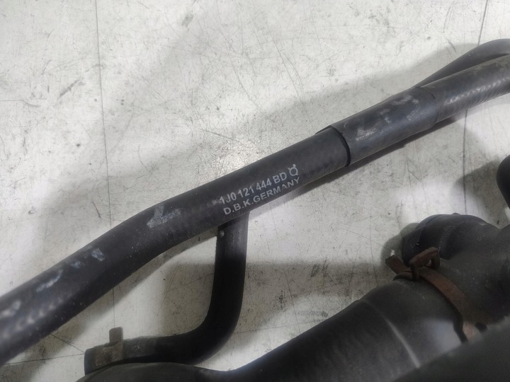 фото №5, Шланг труба воды vw toledo 1.8 16 v 06a121133j